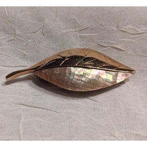 Signed Brooch Liz Claiborne Leaf Mother Of Pearl Gold Tone Metal Pin Vtg Abalone